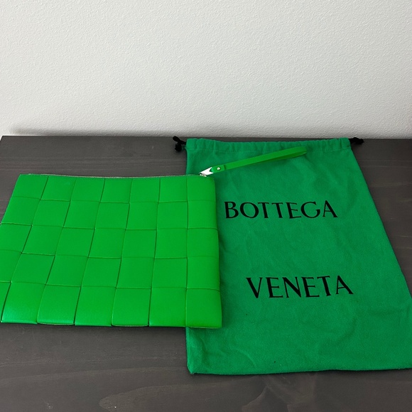 Bottega Veneta Pouch Bag - Picture 3 of 11